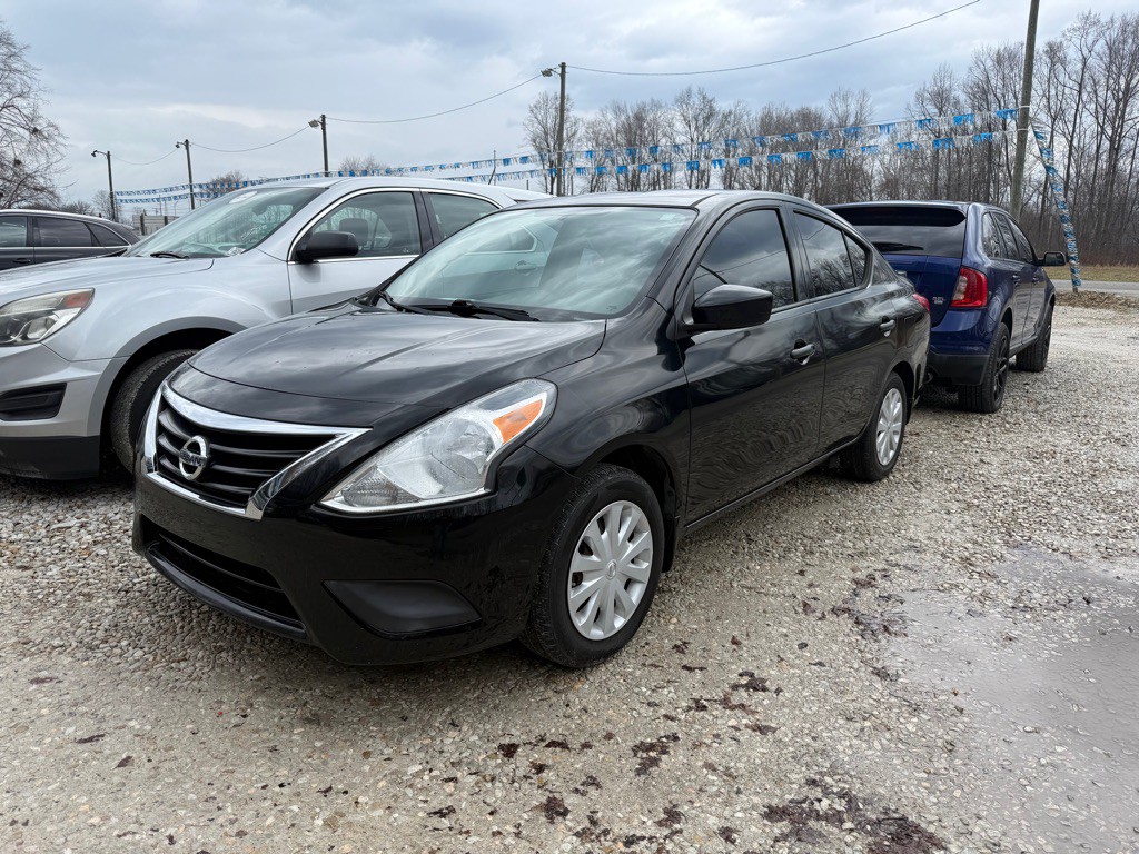 2016 Nissan Versa Image 2