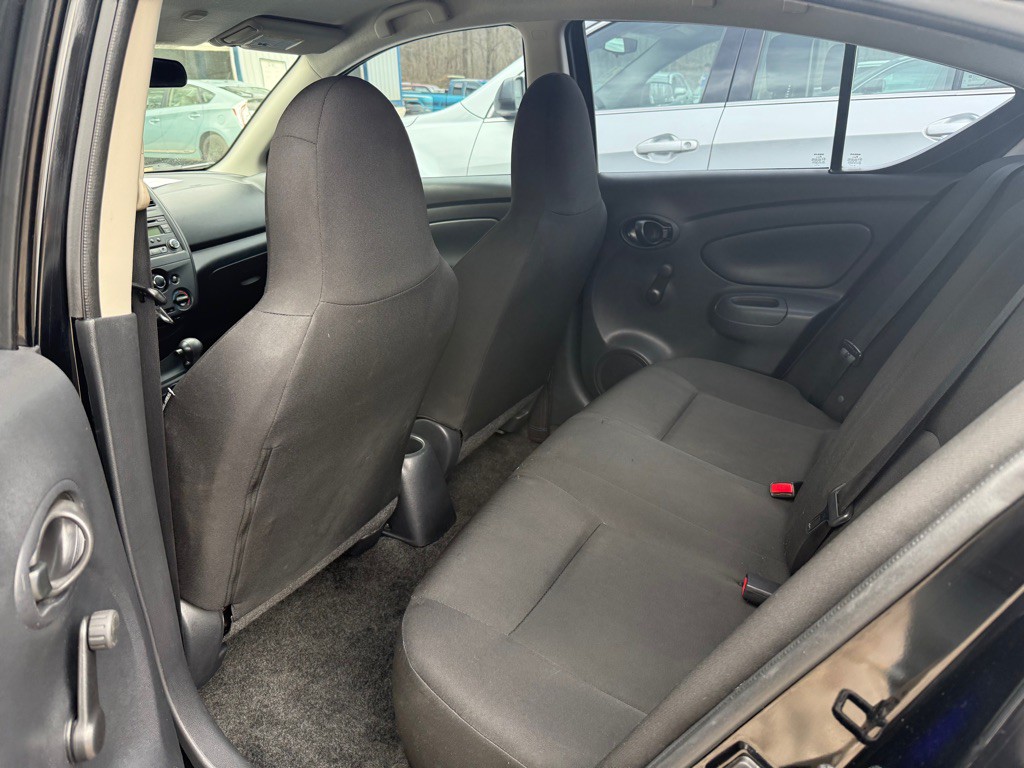 2016 Nissan Versa Image 6