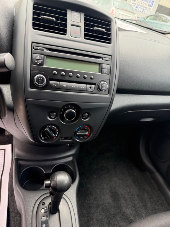 2016 Nissan Versa Image 8