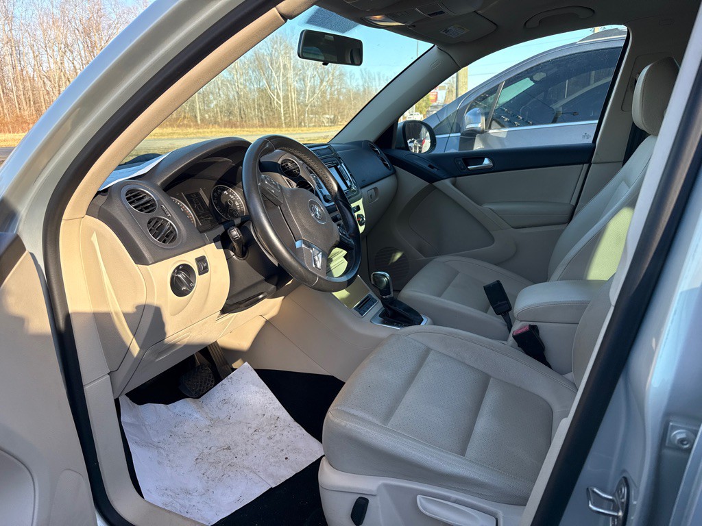 2015 Volkswagen Tiguan Image 2