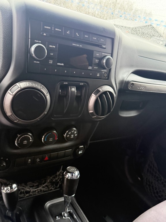 2013 Jeep Wrangler Image 9