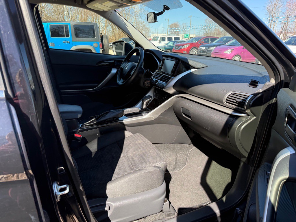 2020 Mitsubishi Eclipse Image 9