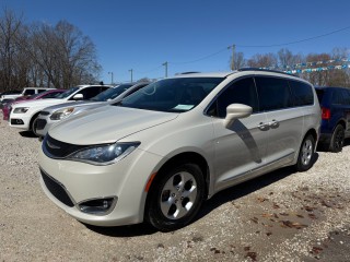 Image for 2017 Chrysler Pacifica Touring L Plus ID: 7242659