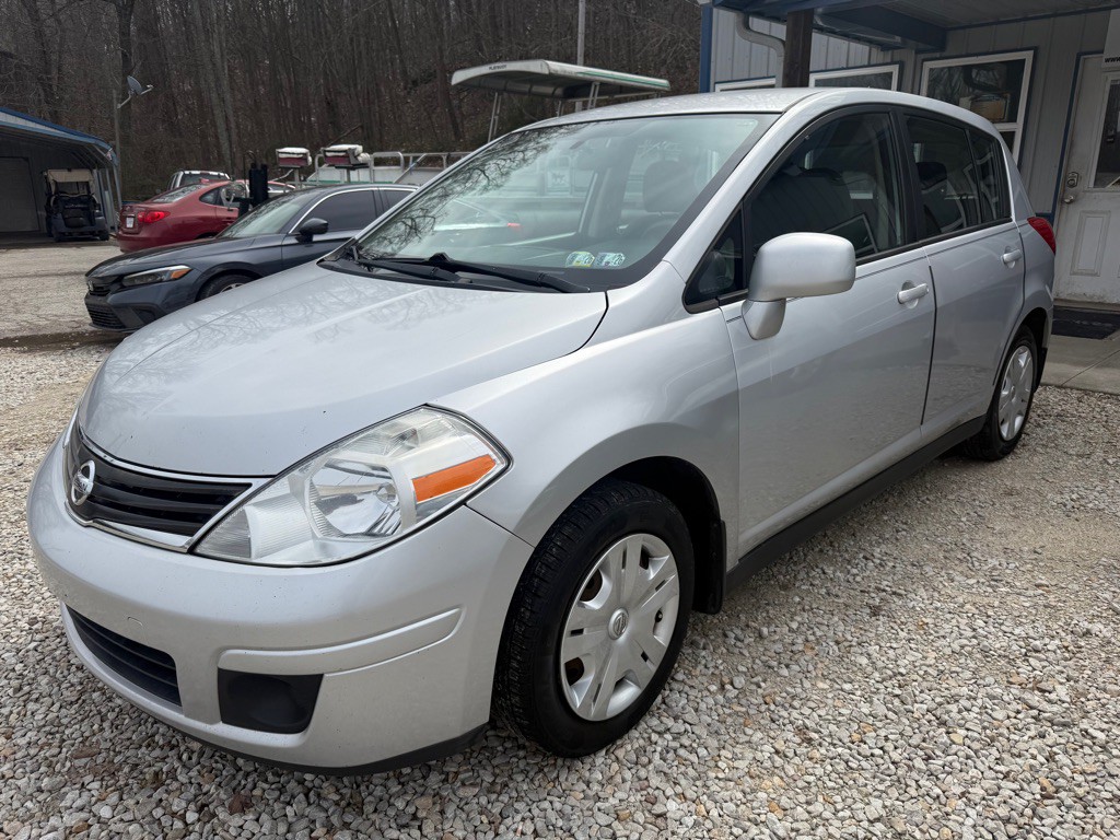 2011 Nissan Versa Image 1