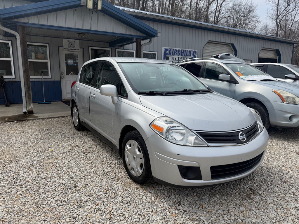 2011 Nissan Versa Image 2
