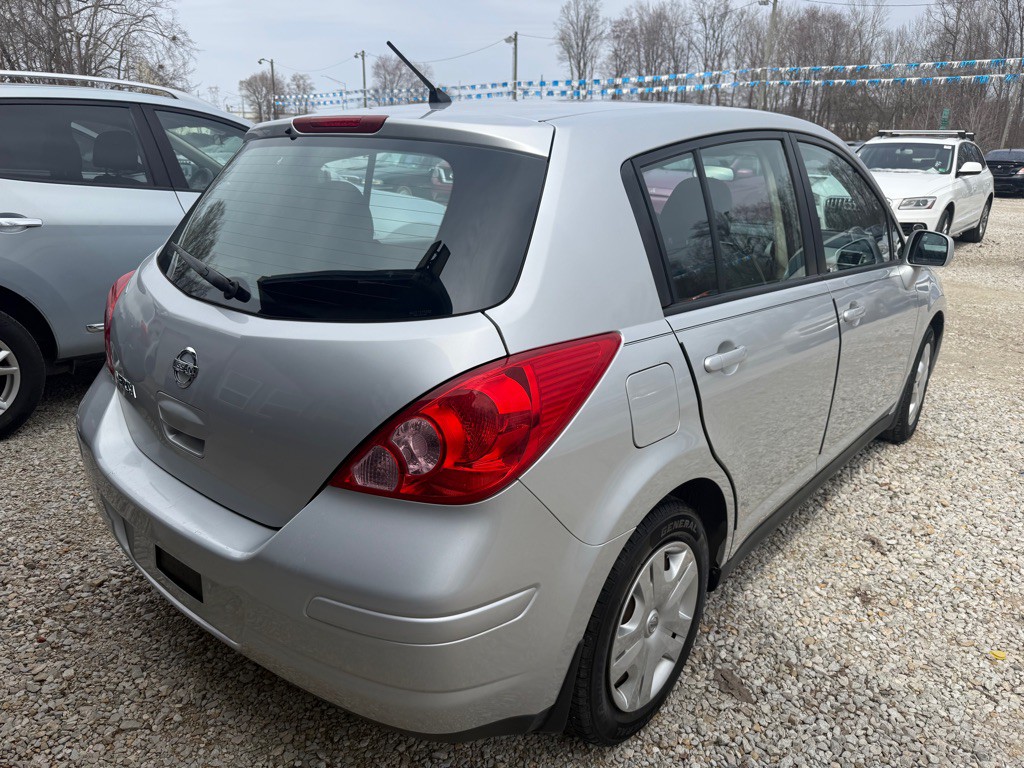 2011 Nissan Versa Image 3