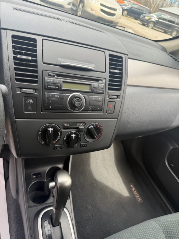 2011 Nissan Versa Image 8