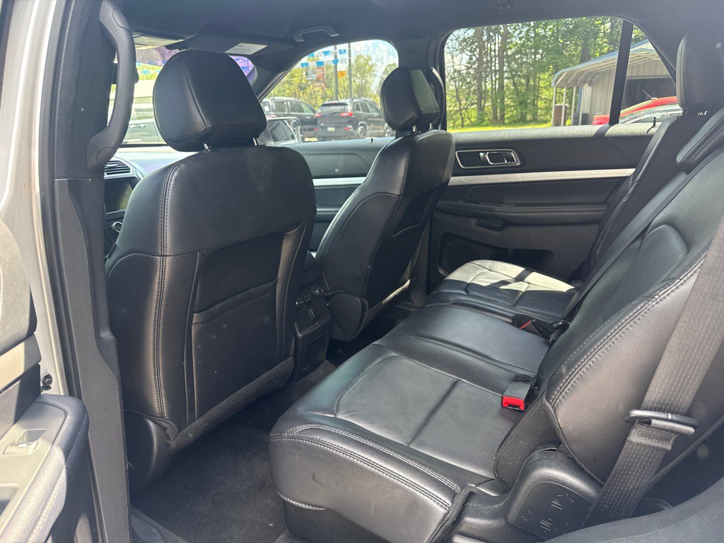 2017 Ford Explorer Image 5