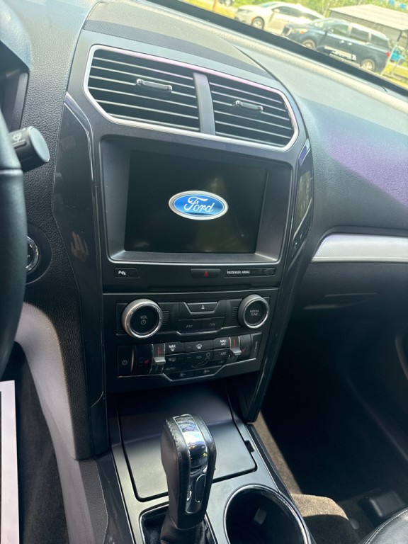 2017 Ford Explorer Image 8