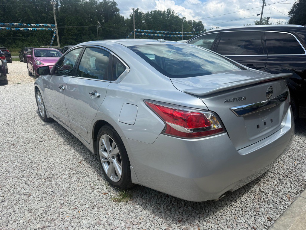 2015 Nissan Altima Image 4