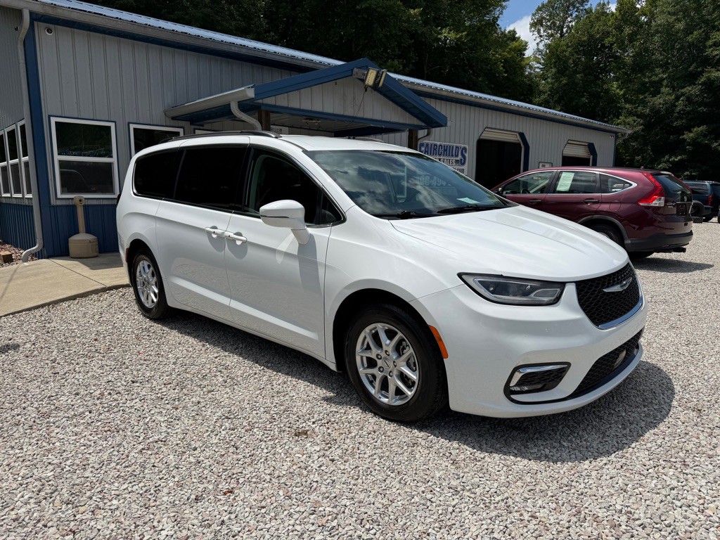 2022 Chrysler Pacifica Image 2