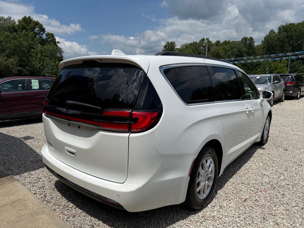 2022 Chrysler Pacifica Image 3