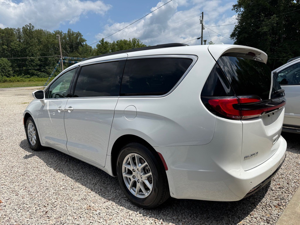 2022 Chrysler Pacifica Image 5