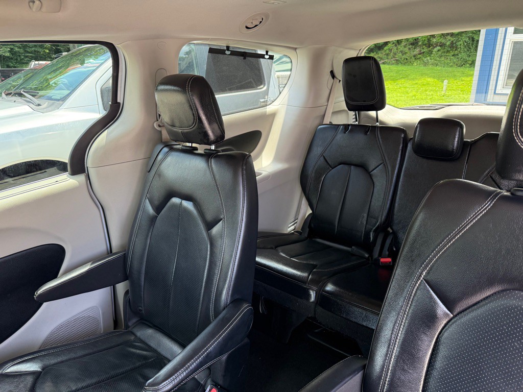 2022 Chrysler Pacifica Image 6