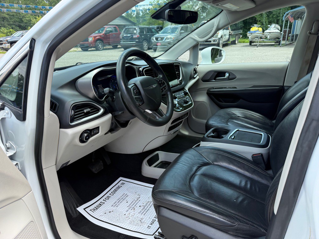 2022 Chrysler Pacifica Image 8