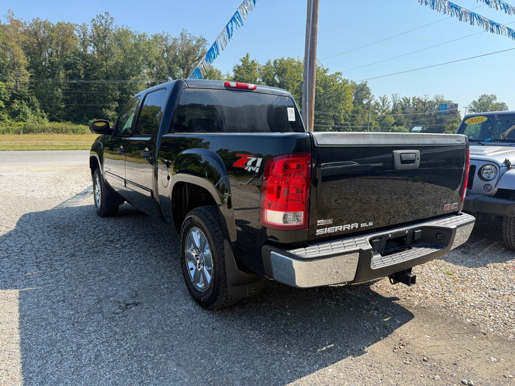 2011 GMC Sierra Image 2