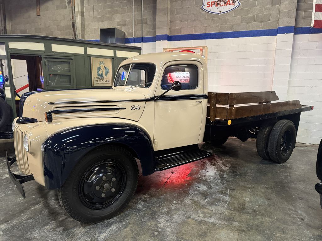 1947 Ford 1 Ton Flat Bed Image 3