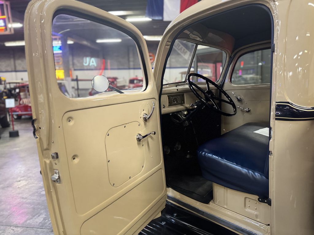 1947 Ford 1 Ton Flat Bed Image 9