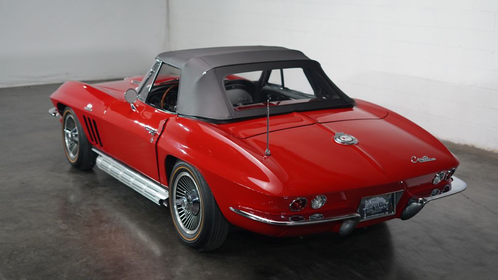 1965 Chevrolet Corvette Image 15