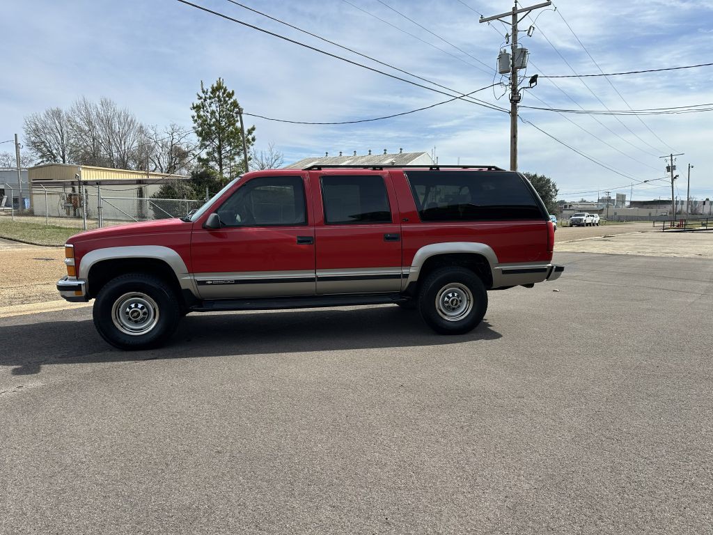 1998 Chevrolet Suburban Image 2