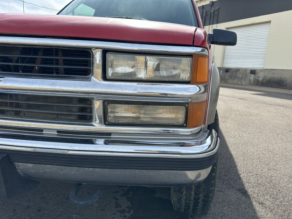 1998 Chevrolet Suburban Image 10