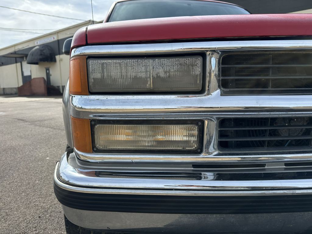 1998 Chevrolet Suburban Image 11