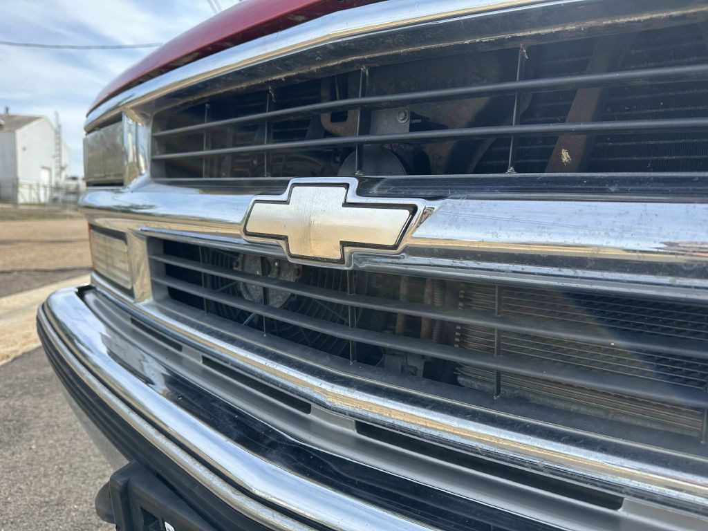 1998 Chevrolet Suburban Image 12