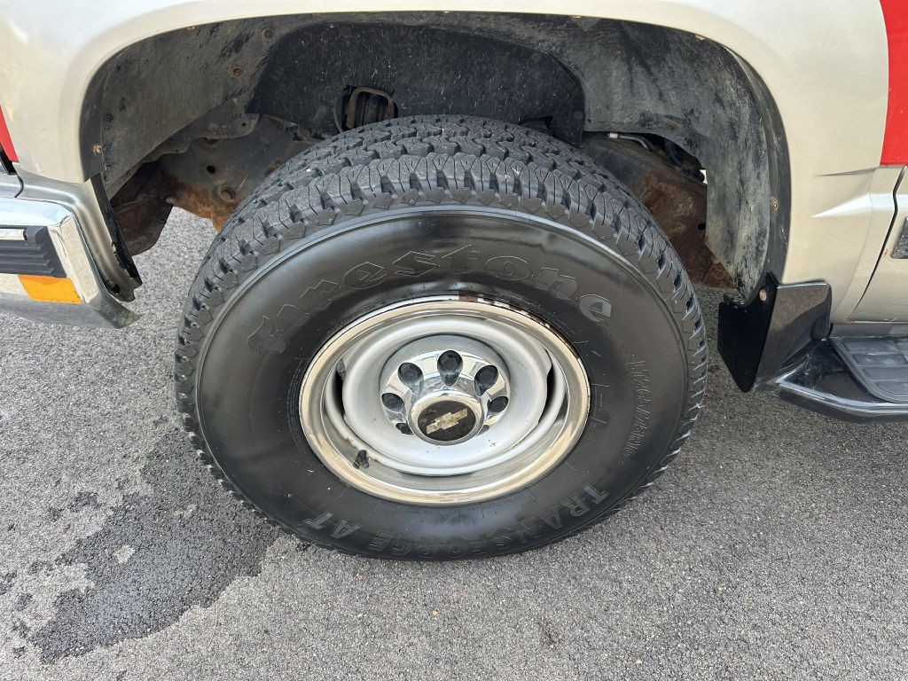 1998 Chevrolet Suburban Image 13