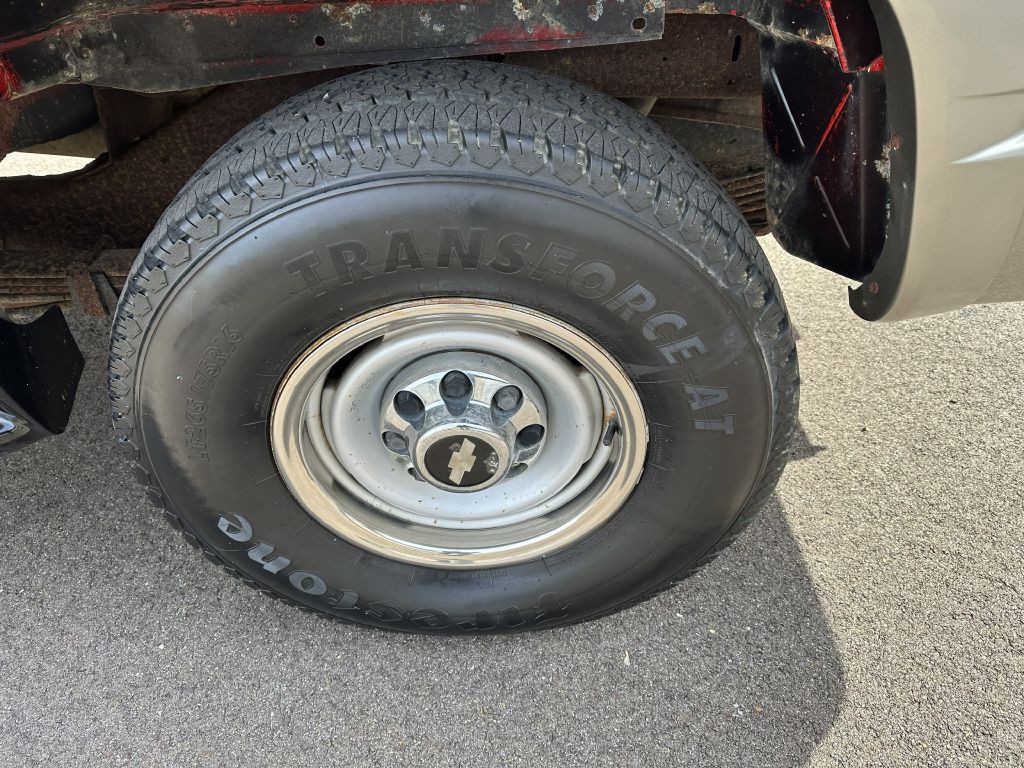 1998 Chevrolet Suburban Image 14