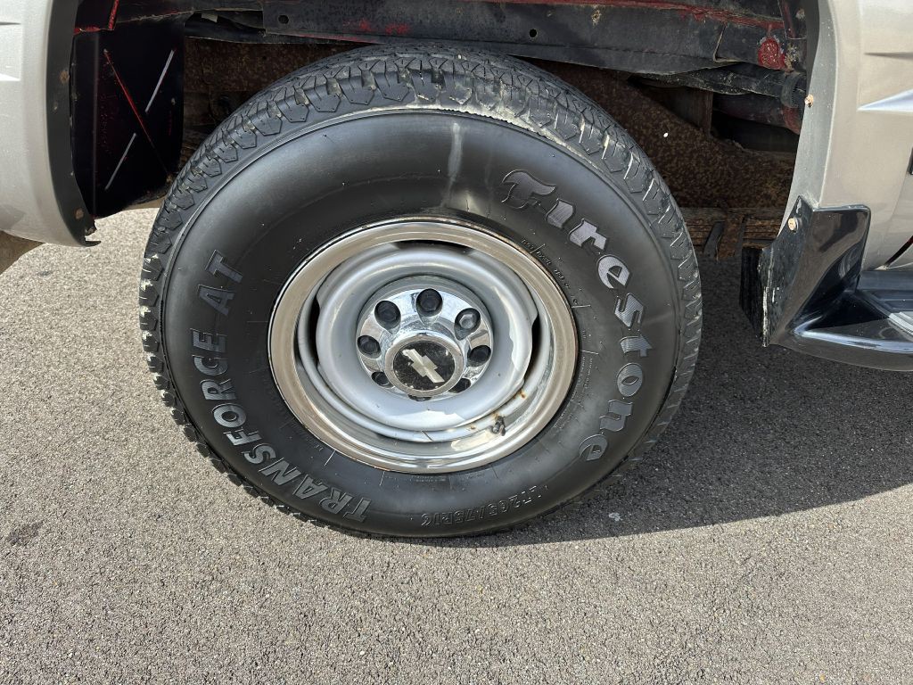 1998 Chevrolet Suburban Image 15