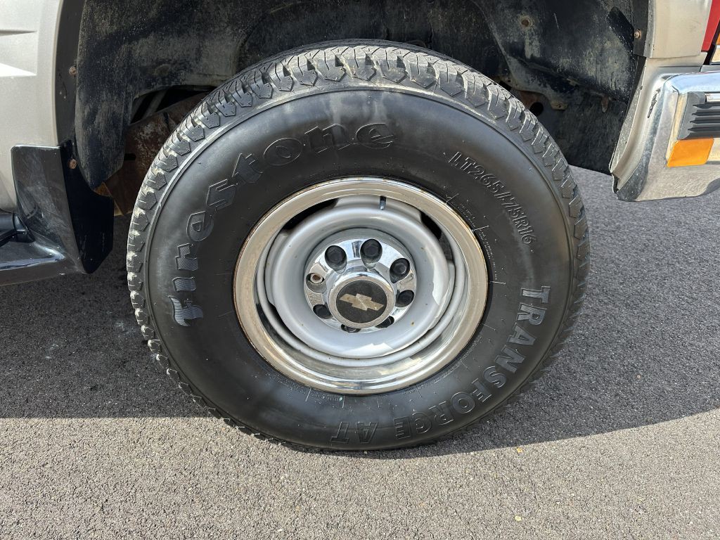 1998 Chevrolet Suburban Image 16