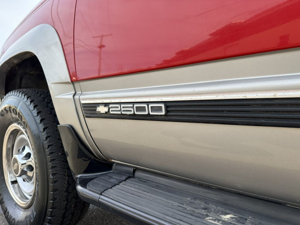 1998 Chevrolet Suburban Image 17