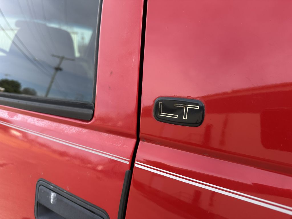 1998 Chevrolet Suburban Image 18