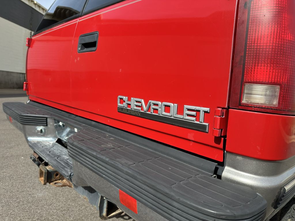 1998 Chevrolet Suburban Image 19