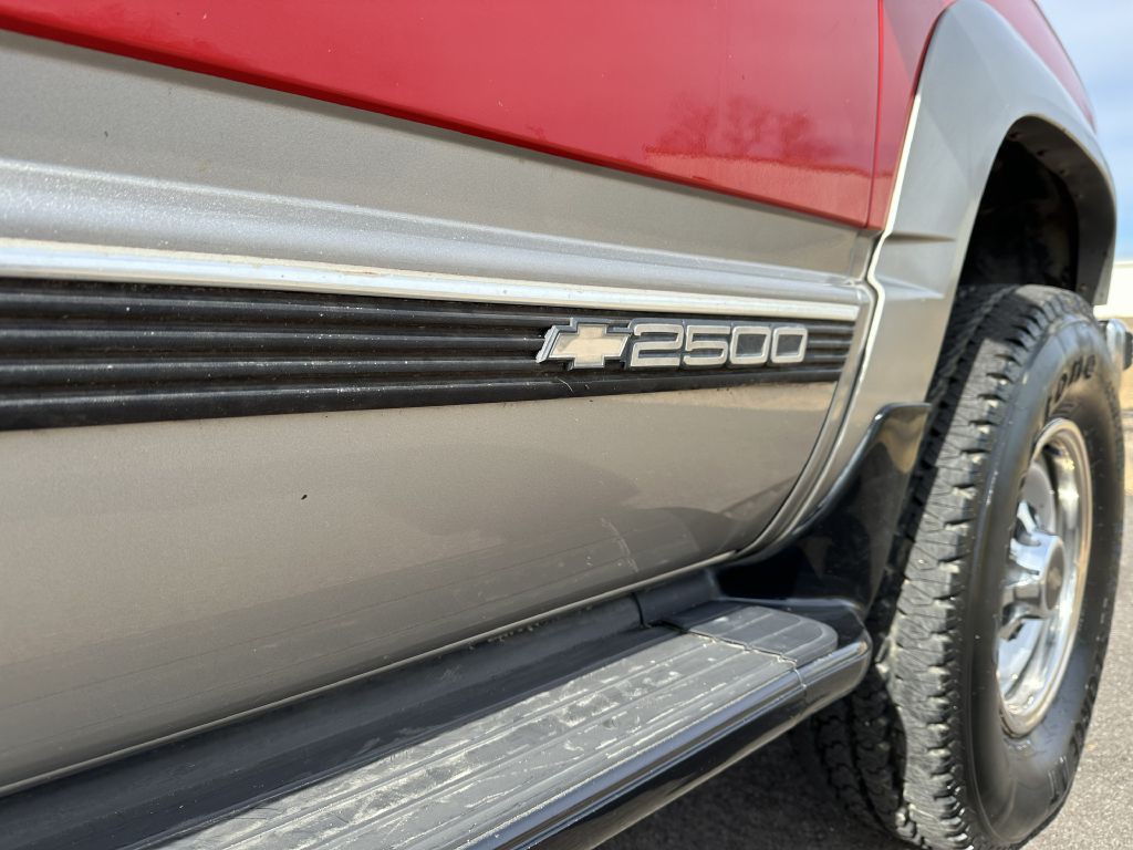 1998 Chevrolet Suburban Image 20
