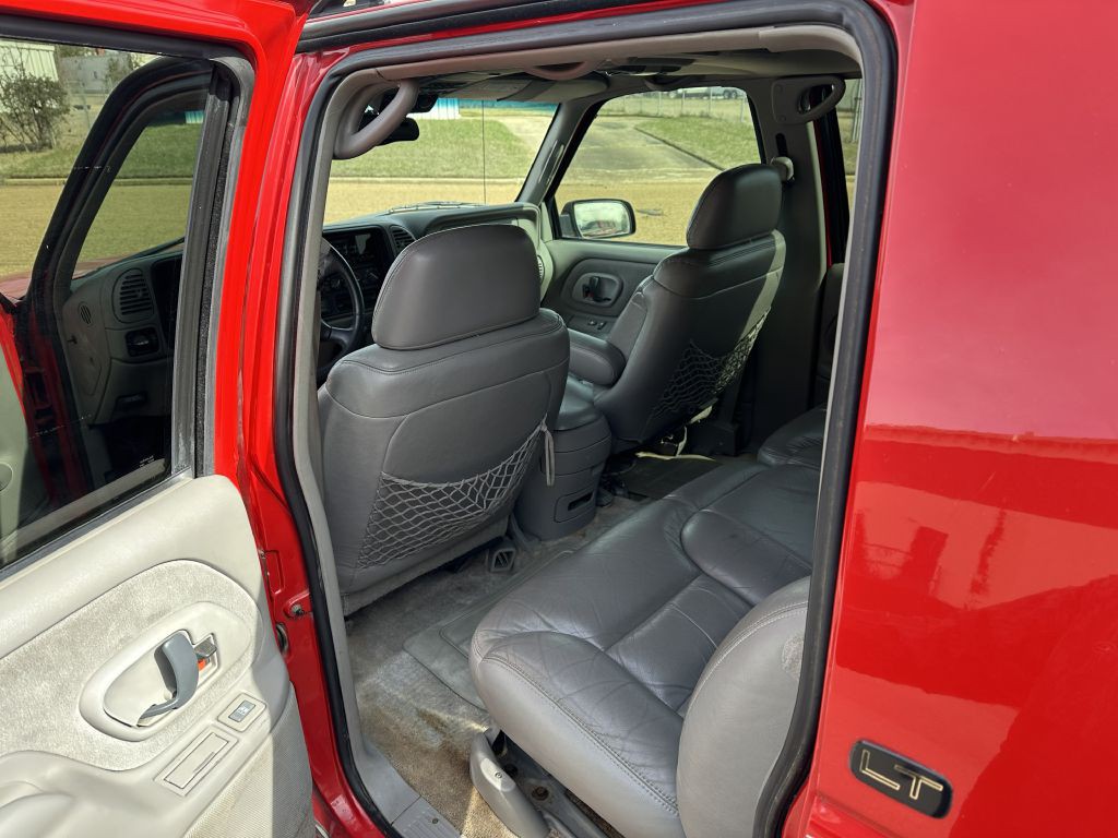 1998 Chevrolet Suburban Image 24