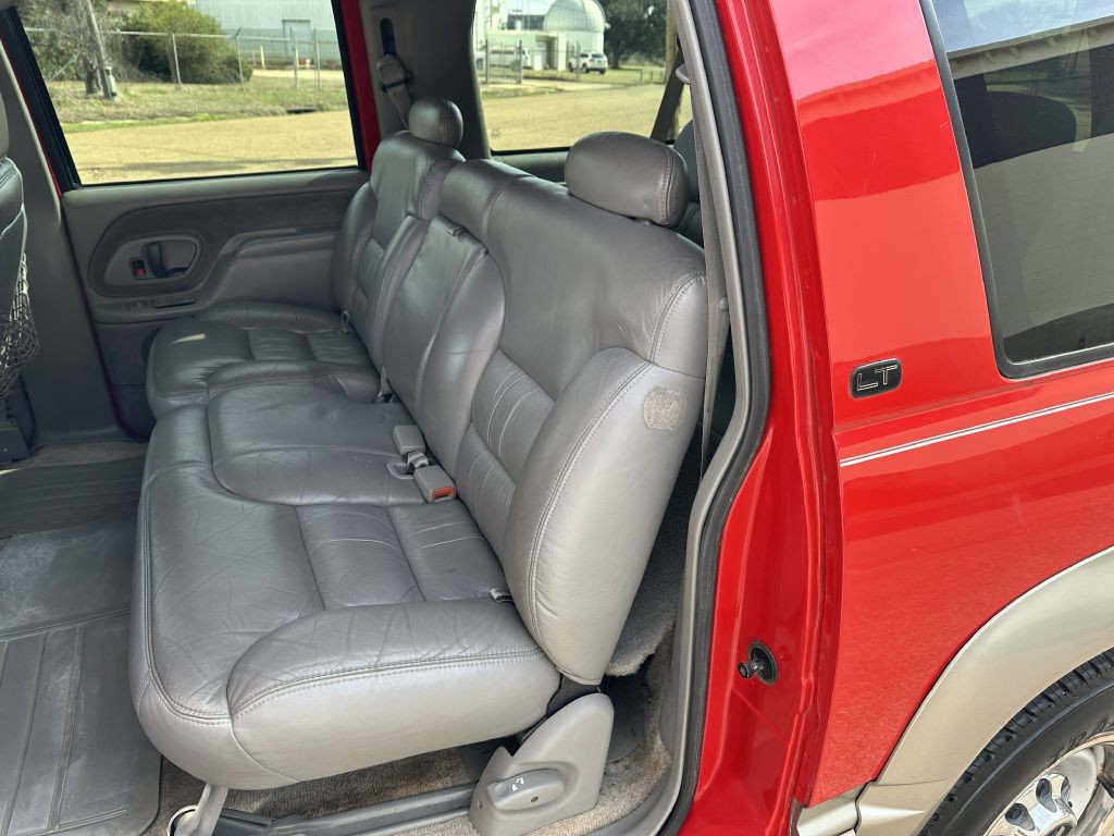 1998 Chevrolet Suburban Image 25