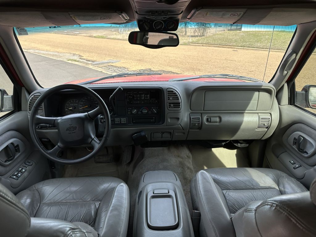 1998 Chevrolet Suburban Image 27