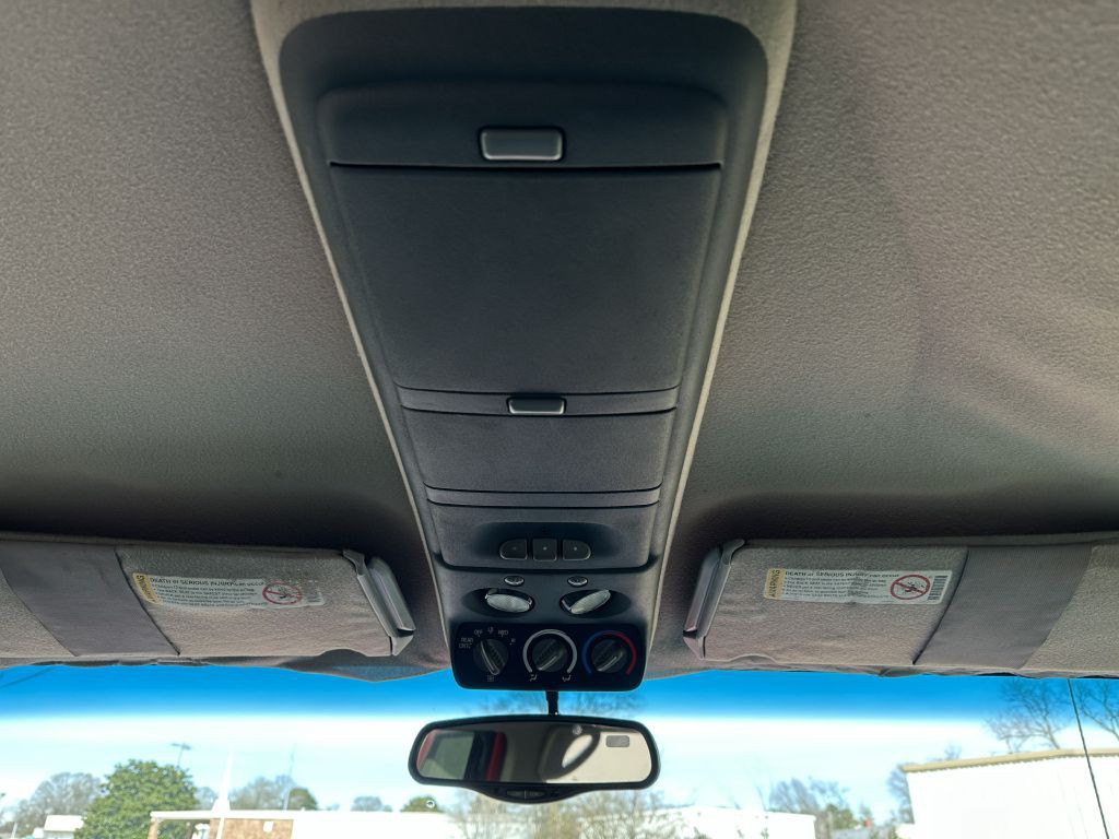 1998 Chevrolet Suburban Image 29