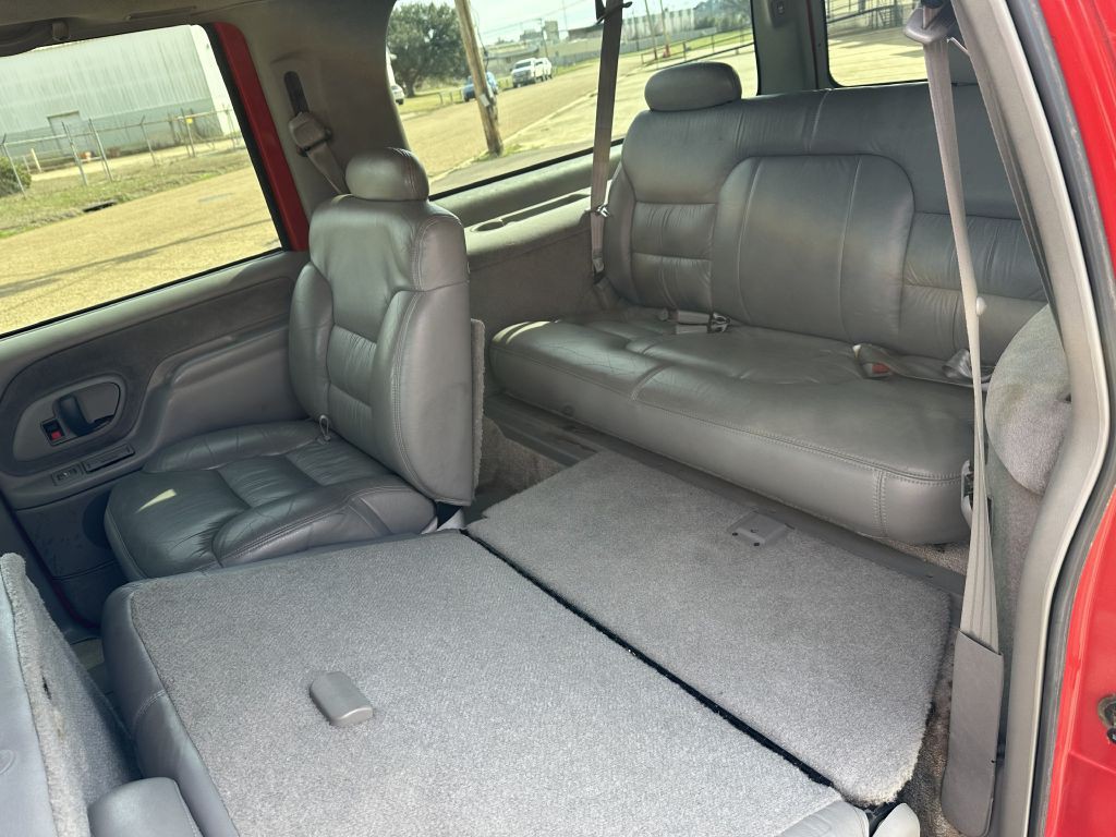 1998 Chevrolet Suburban Image 30