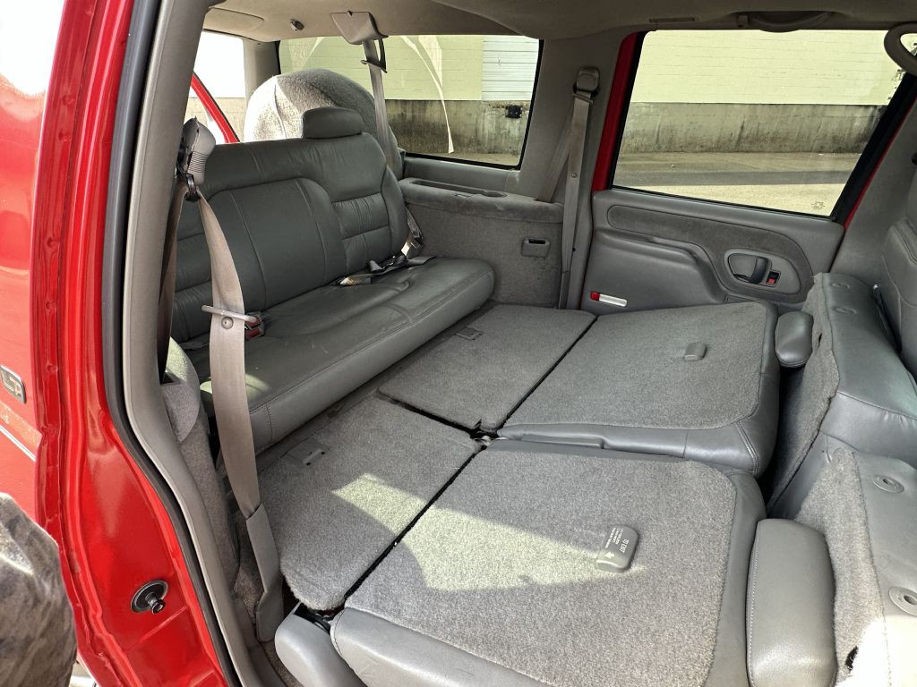 1998 Chevrolet Suburban Image 35