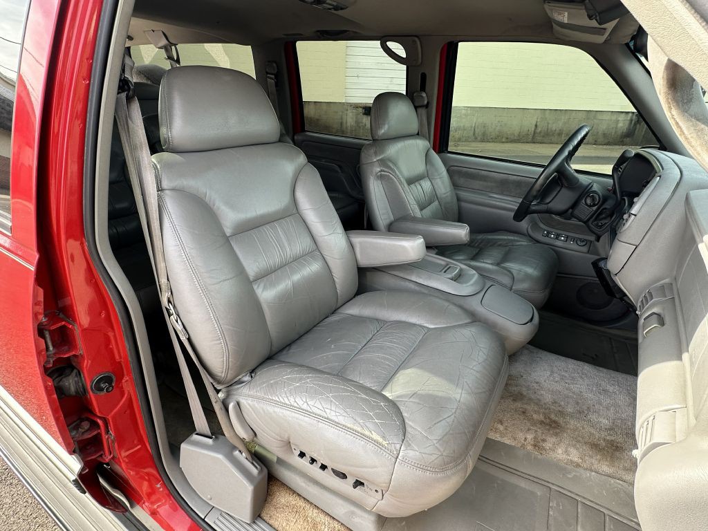 1998 Chevrolet Suburban Image 41