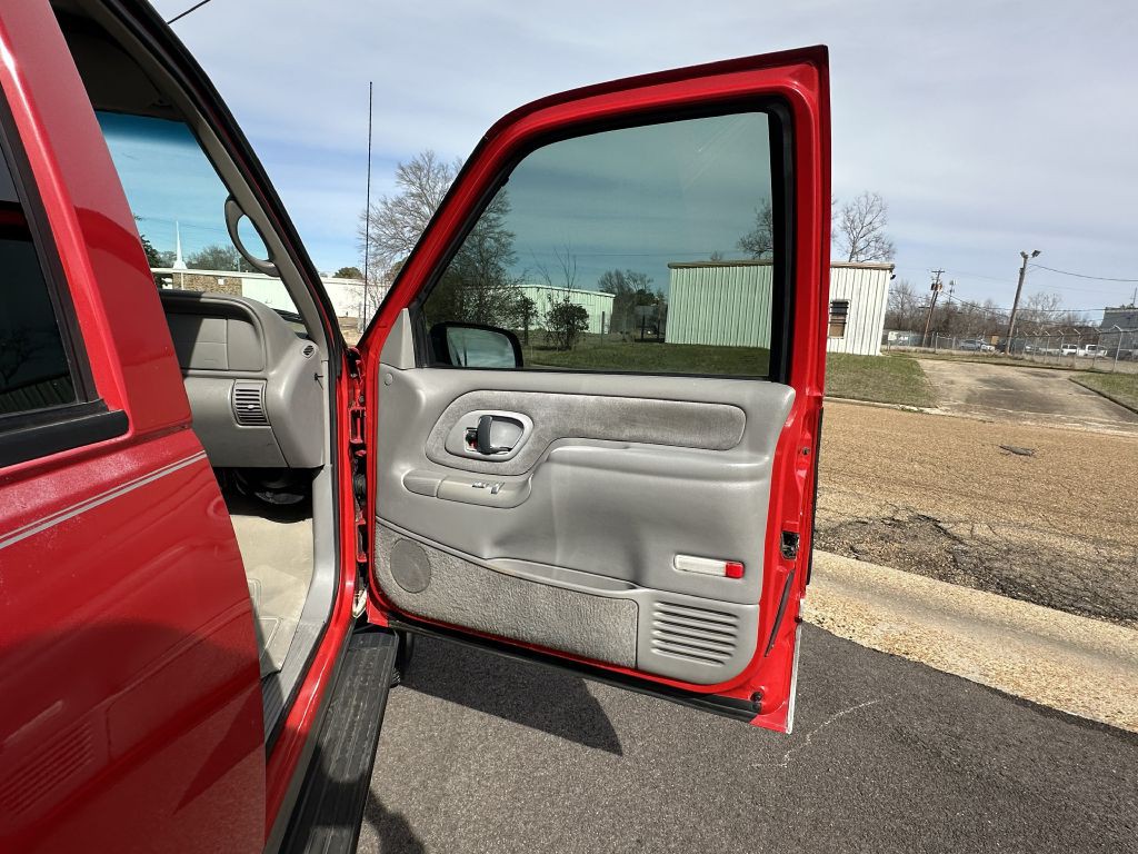 1998 Chevrolet Suburban Image 42