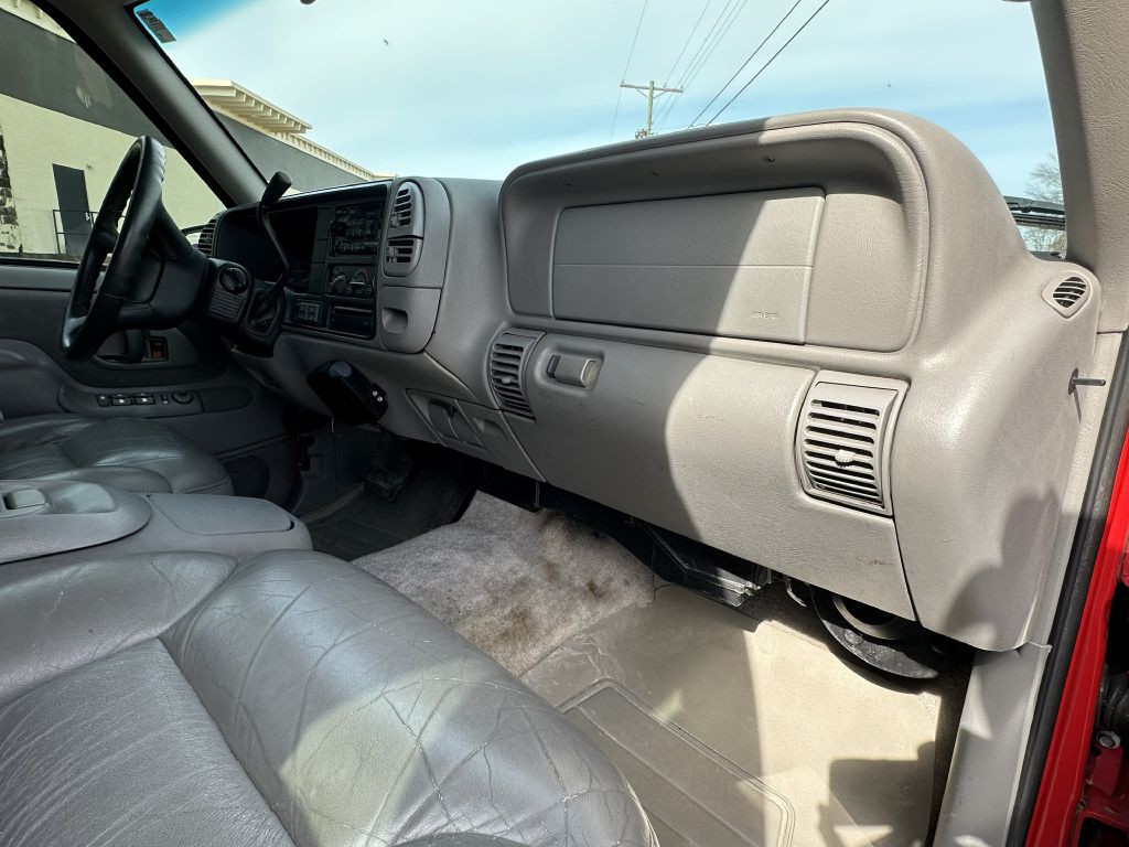 1998 Chevrolet Suburban Image 43