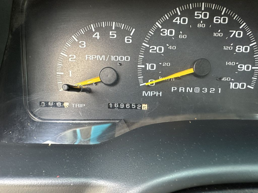 1998 Chevrolet Suburban Image 45