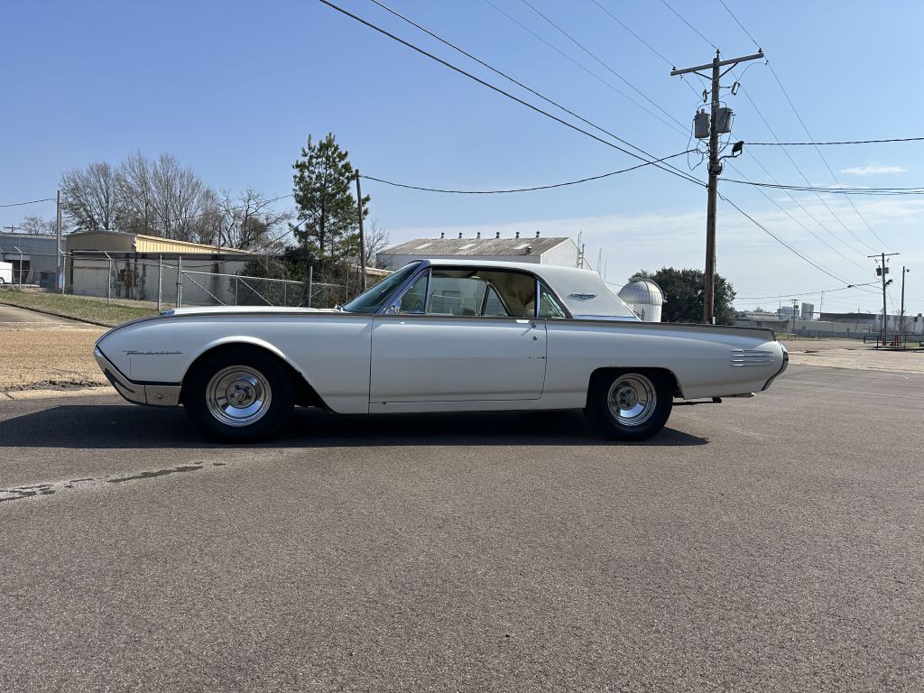 1961 Ford Thunderbird Image 2