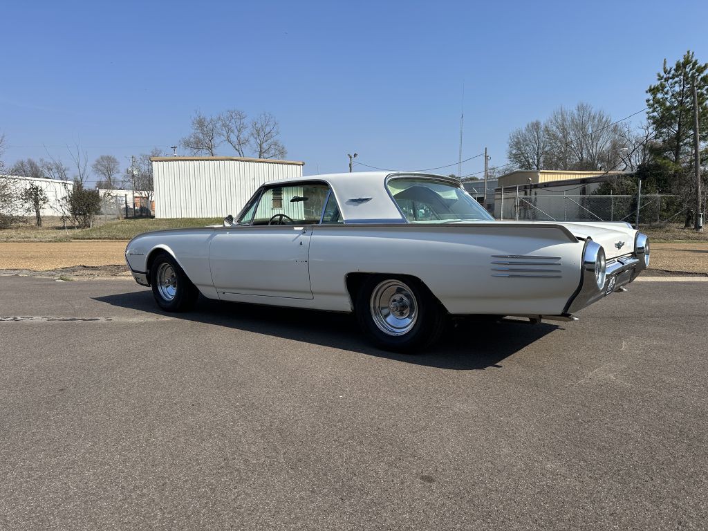1961 Ford Thunderbird Image 3