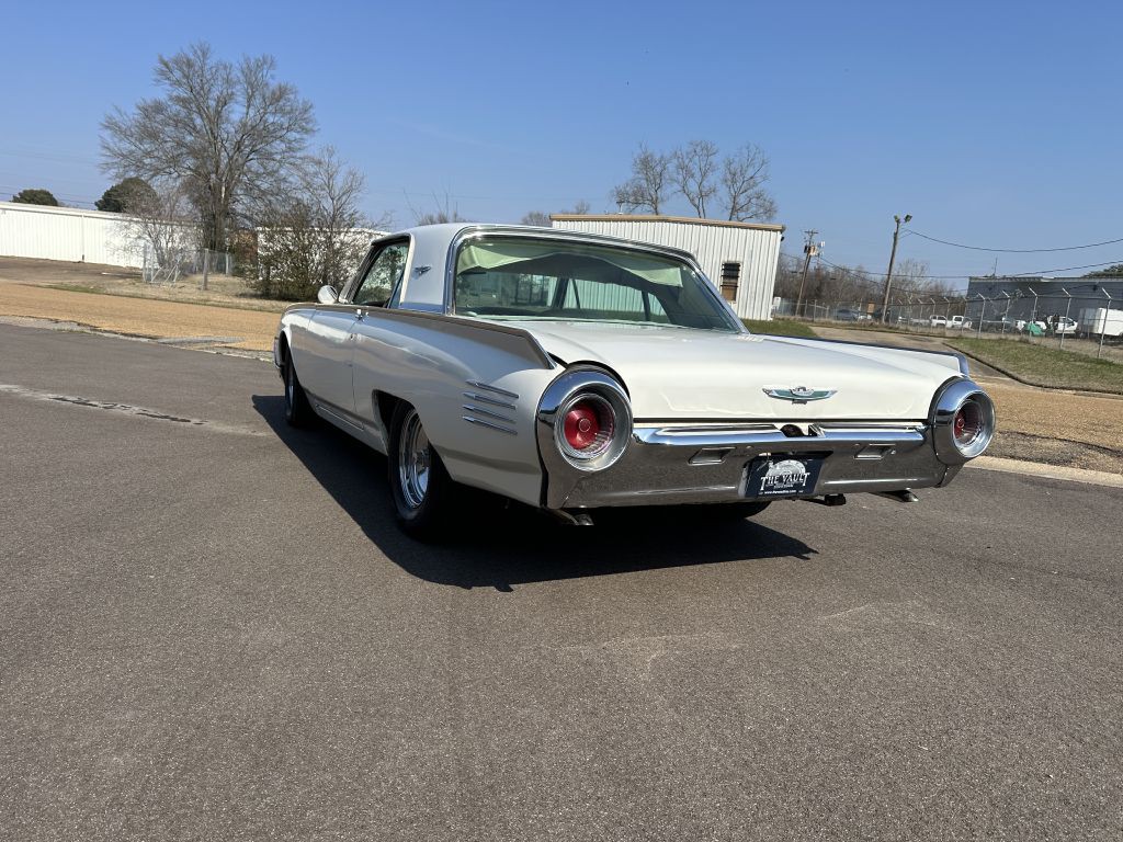 1961 Ford Thunderbird Image 4