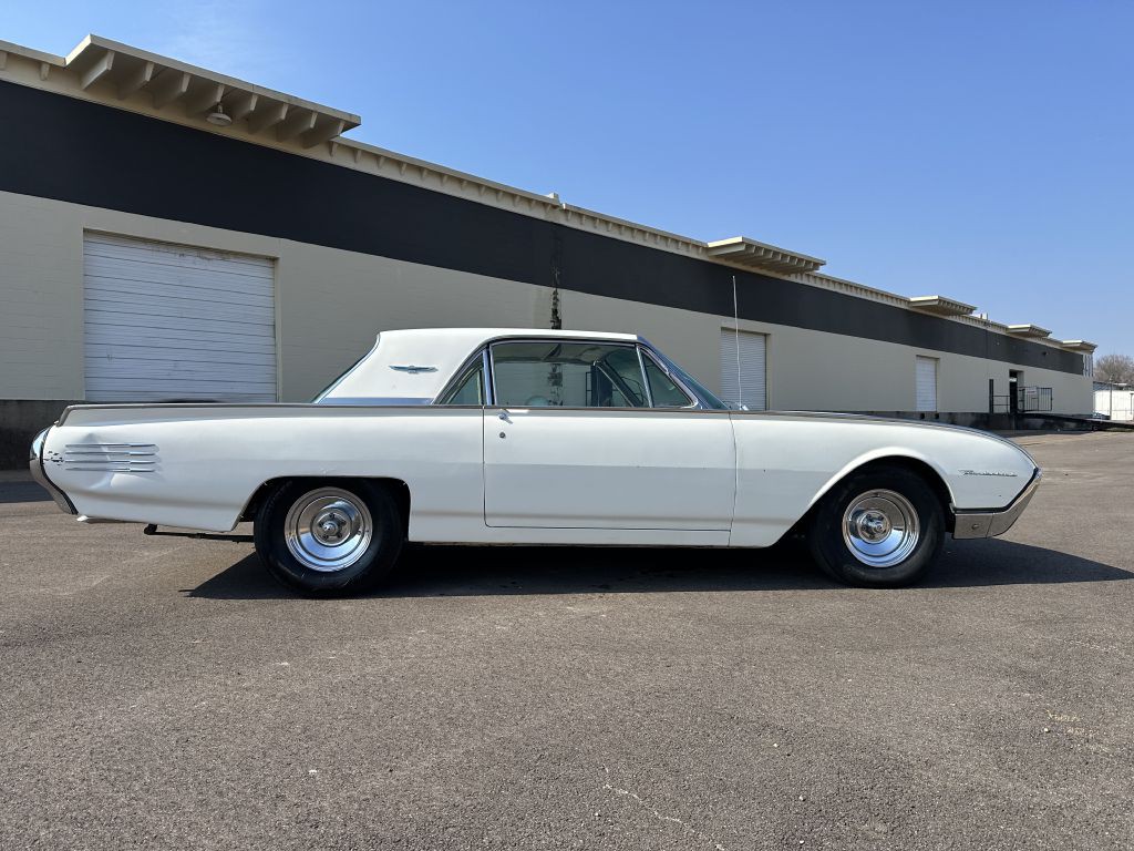 1961 Ford Thunderbird Image 8