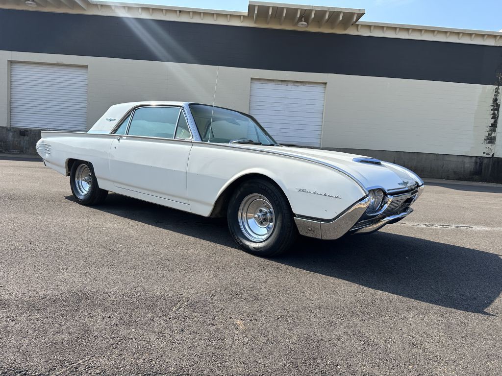 1961 Ford Thunderbird Image 9
